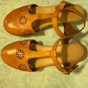 Old Navy brown clogs size 6